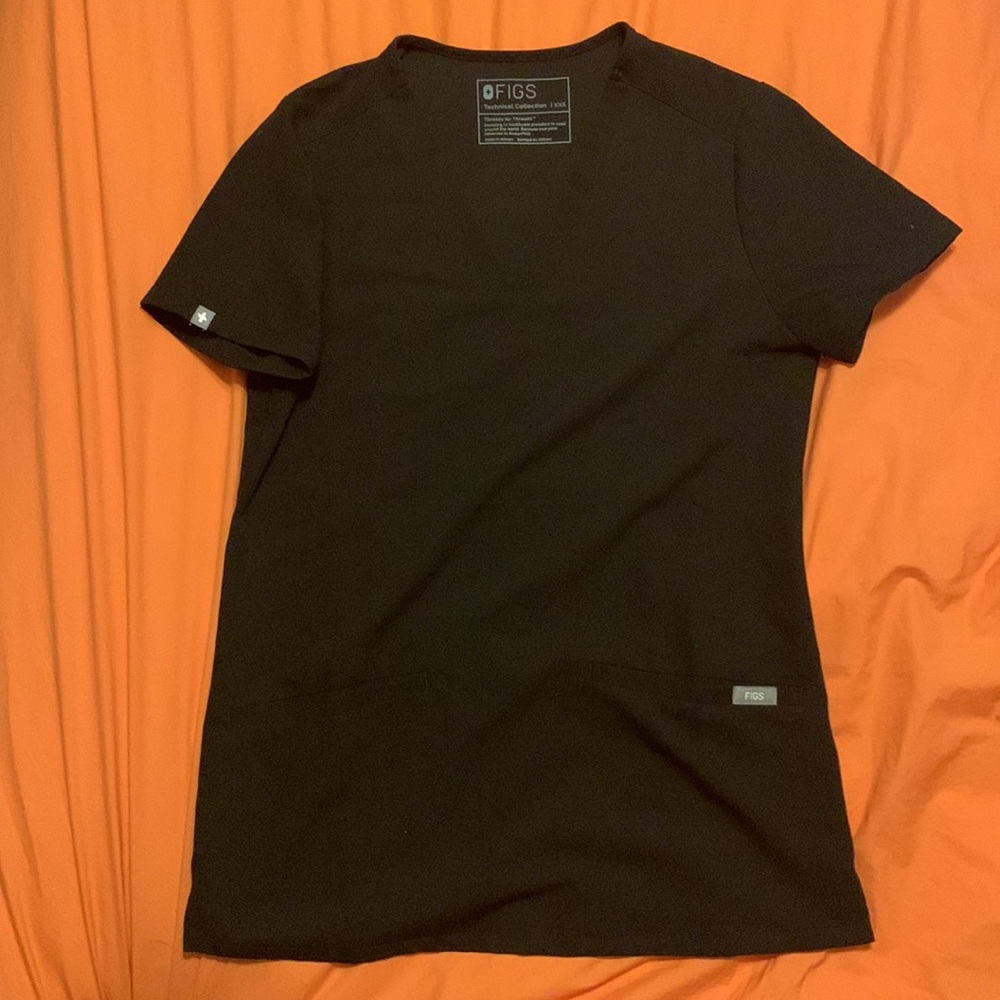 Figs Casma Three-Pocket Scrub Top in Black